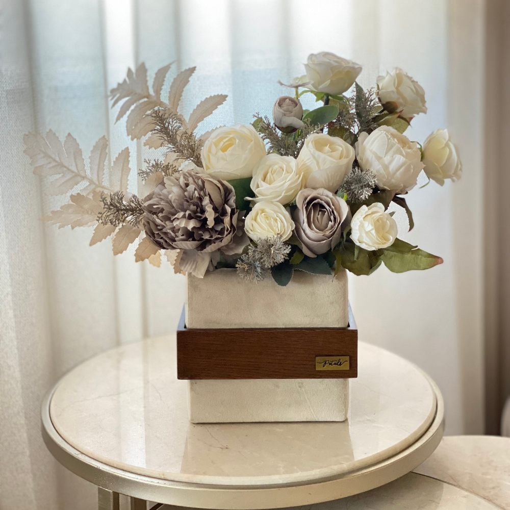 Velvet box arrangement