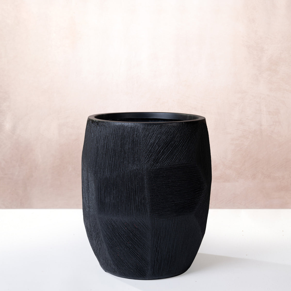 Petra Geometric Pot - Matte Black
