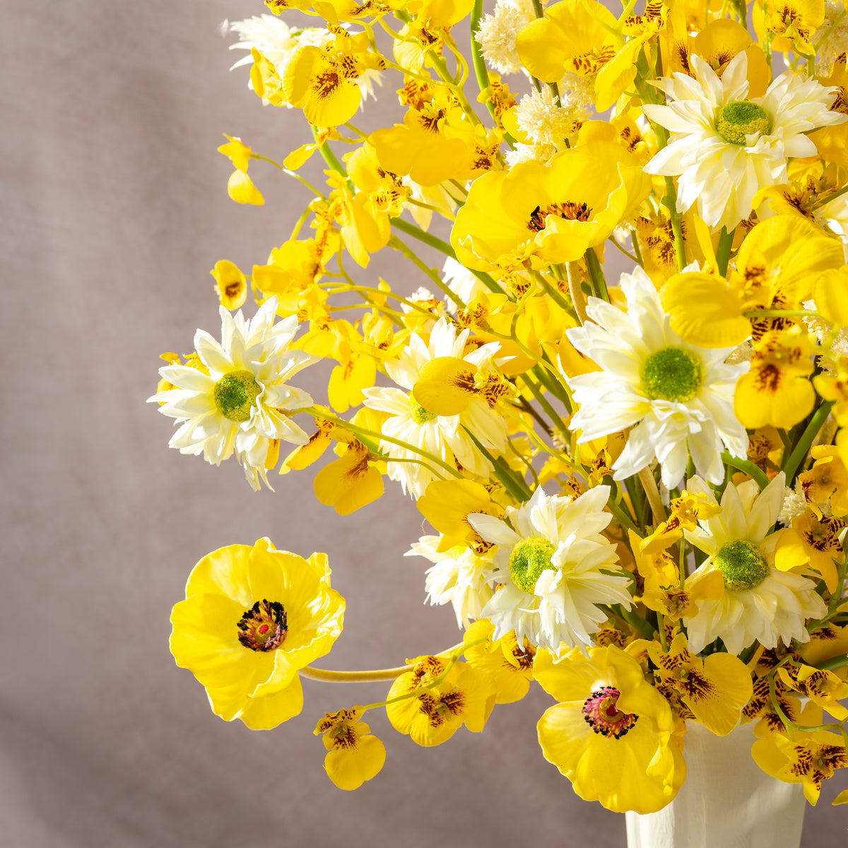 The Saffron Sunlight (Vase Included)