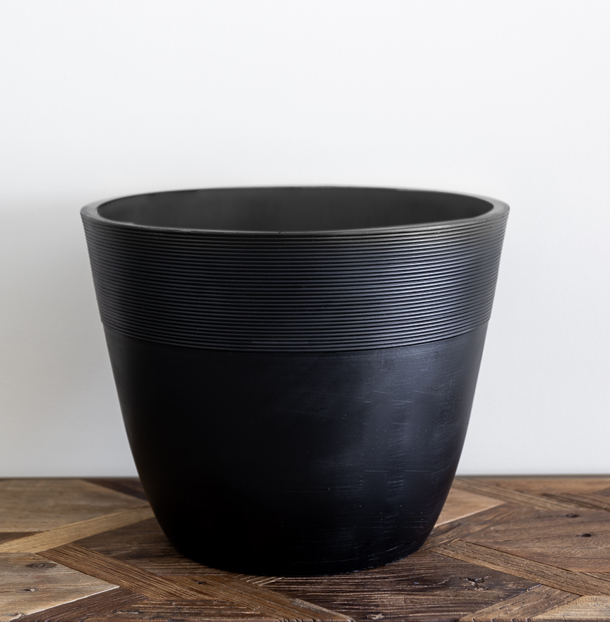 Black Rubber Pot